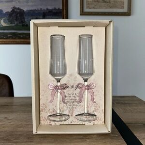 NWT: Alex & Zoe - Set of 2 Champagne glasses with pink bows 🎀
